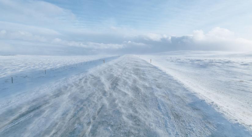 Itt a legújabb, vármegyékre lebontott riasztás a hóhelyzet miatt, autósok lesznek életveszélyben