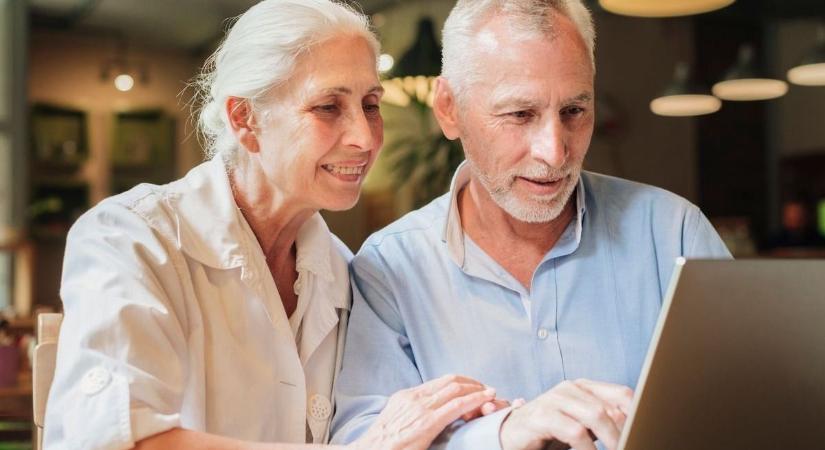 Nem kapta meg a 75 év felettieknek járó 15 ezres karácsonyi utalványt? Van jó hír!