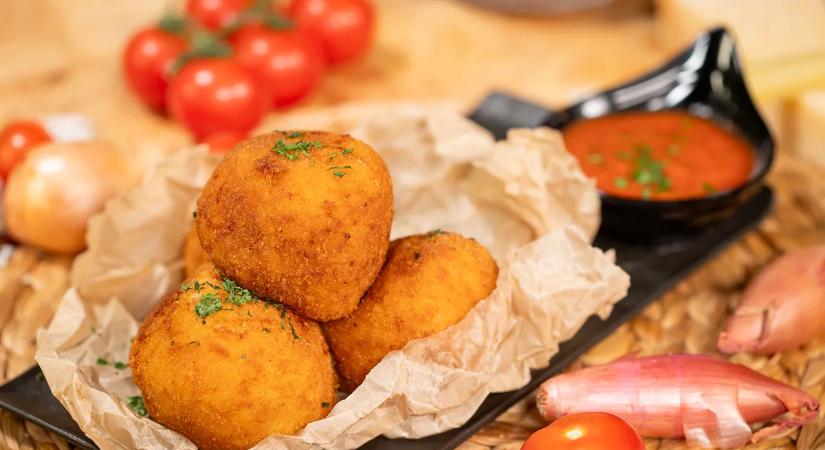 Kívül ropogós, belül krémes: így készül az olaszok kedvenc étele, az arancini