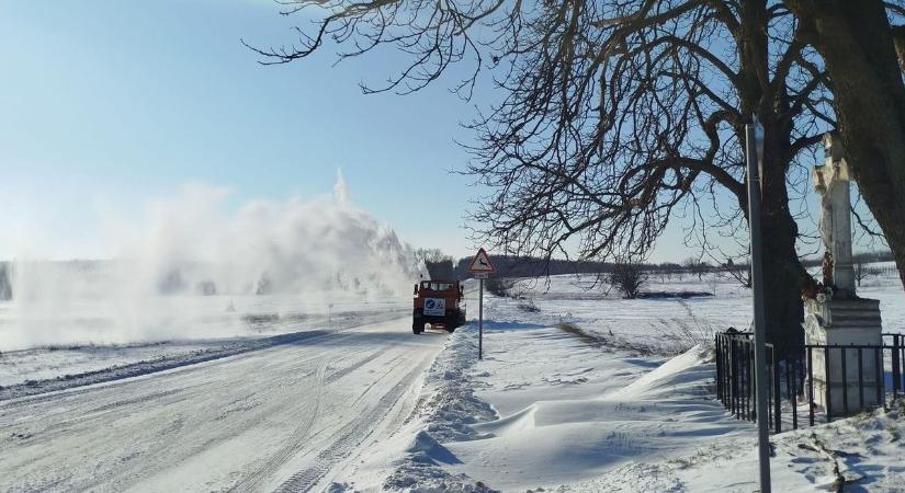 Ne indulj útnak, ha nem muszáj: súlyosbodik a hófúvás Fejérben