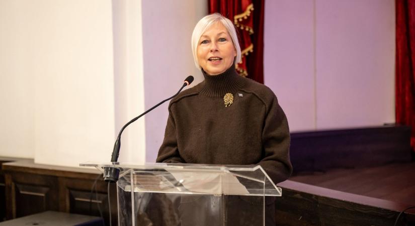 Ugyan a kormánypártiak már tényként kezelik az április 12-i választást, de a miskolci politikus már szórólapokon is hirdeti