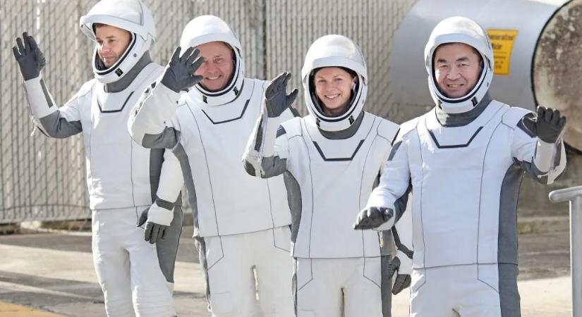 Kiderült, mikor hozza haza a NASA az űrhajósokat