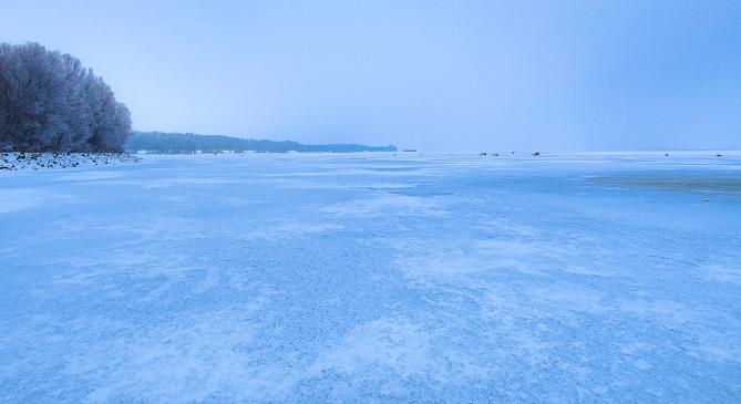 Teljesen befagyott a Tisza-tó