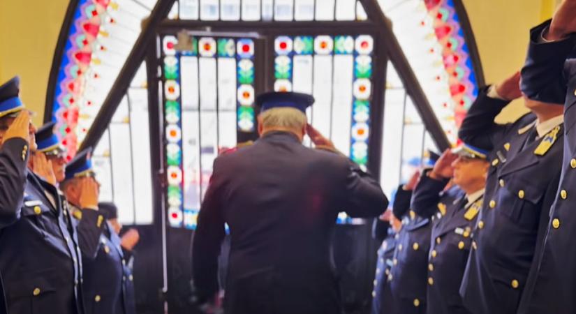 Megható videóval búcsúznak főnöküktől a hajdú-bihari rendőrök