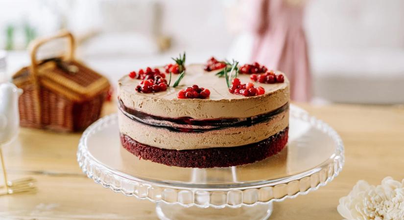 Krémes mousse torta lekvárral – a tökéletes vasárnapi süti receptje