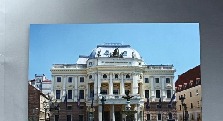 Hangsúlyosan rólunk szól, nekünk szól