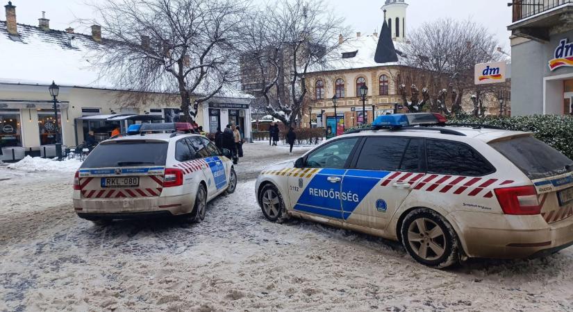 Politikai botrány a havas váci utcán, riporter kérdezte a tiszás jelöltet, aki kiakadt