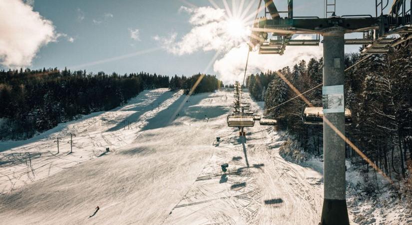 Tudtad, hogy Kaposvártól négy óra autóútra fantasztikus sípályák várnak? Még a Mecsekben is síelhetsz