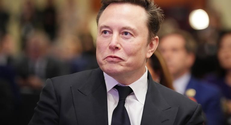 Elon Musk bikinis képet osztott meg a brit miniszterelnökről, amiért az betiltaná az X-et
