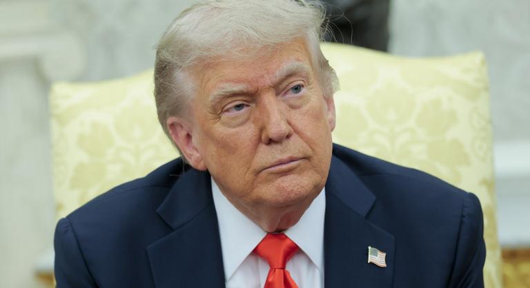 Donald Trump újabb katonai csapás lehetőségét mérlegeli Iránon