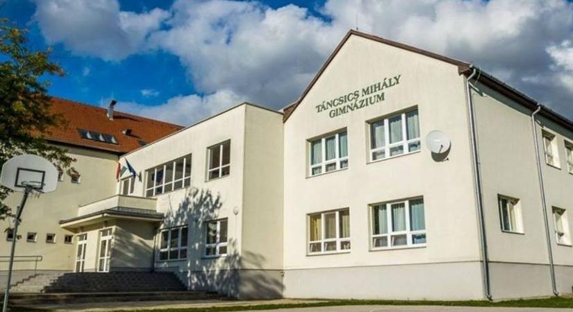 Hatalmas eredmény - országos II. helyet ért el a kisbéri Táncsics Mihály Gimnázium