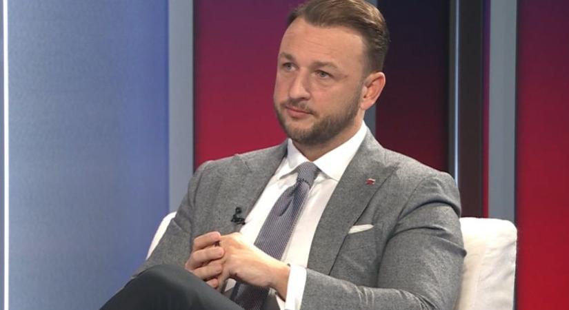 Matúš Šutaj Eštok: a kormány akár be is tilthatja a közösségi médiát a 15 év alatti gyerekeknek