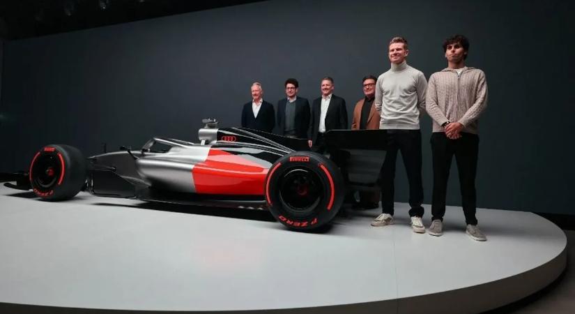 Történelmi pillanat: először gurult pályára az Audi F1-es autója