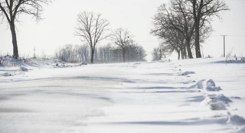 Hófúvás miatt másodfokú riasztást adott ki a HungaroMet számos járásra