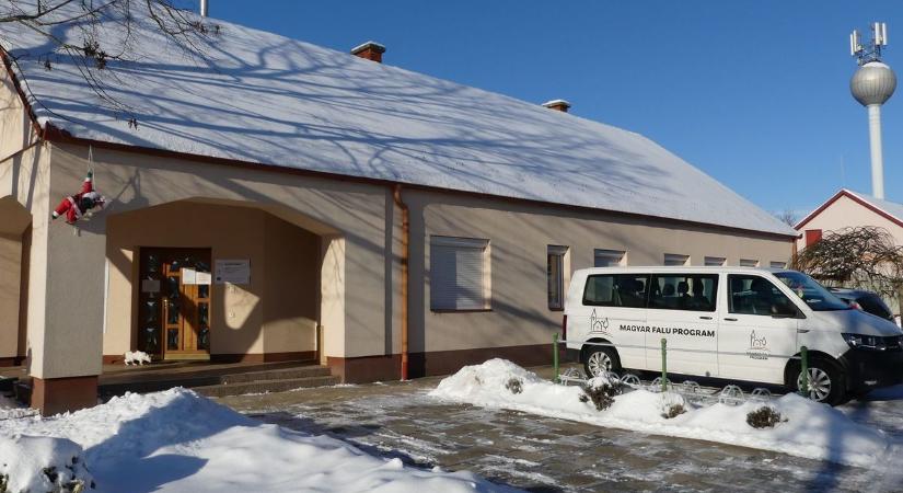 A választók 30 százaléka már leadta a voksát a bácsszőlősi időközi polgármester-választáson – fotók