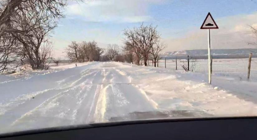 Hófúvás: nehéz útviszonyok Fejérben, ezek a legfrissebbek!