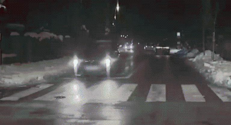 Letarolta a busz a figyelmetlen autóst Csepelen