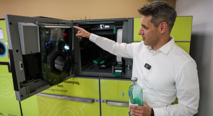 Több mint 100 forintot érne, mégis visszadobja az automata: ez a visszaváltható palack sokaknál elbukik