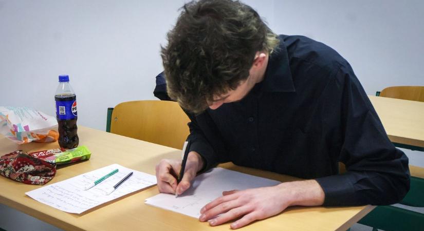 Nagy szükség van mérnökökre – ők mind a nyolcan vették az akadályokat (galéria)