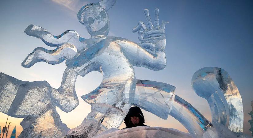 Jégből faragott csodavilág – megnyílt a világ legnagyobb jég- és hófesztiválja – galéria