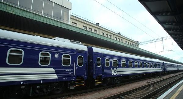 Az oroszok vasárnap az ukrán vasutat támadták, mozdonyvezetők sérültek meg, több mint 60 vonatjárat késik