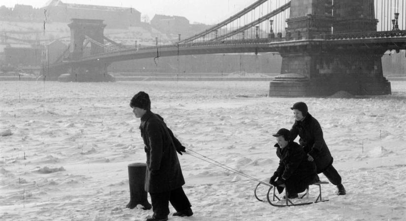 Befagyott a Duna - jégre lépni szabad! Emlékszel még rá?