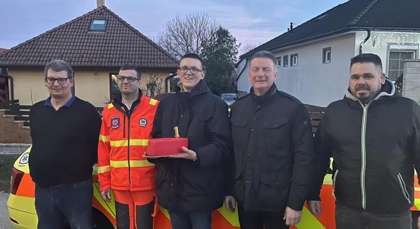 Egy év után újra találkozott megmentőivel az újraélesztett fiú