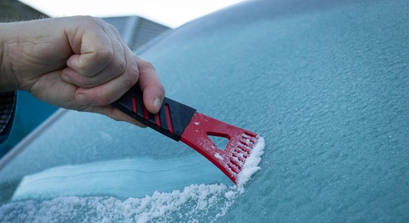 Egy egyszerű trükk, amivel elfelejtheted a reggeli szélvédő-kapargatást