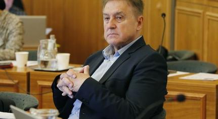 Álcivilt keresett a Fidesz, Cziráki Attilát találták