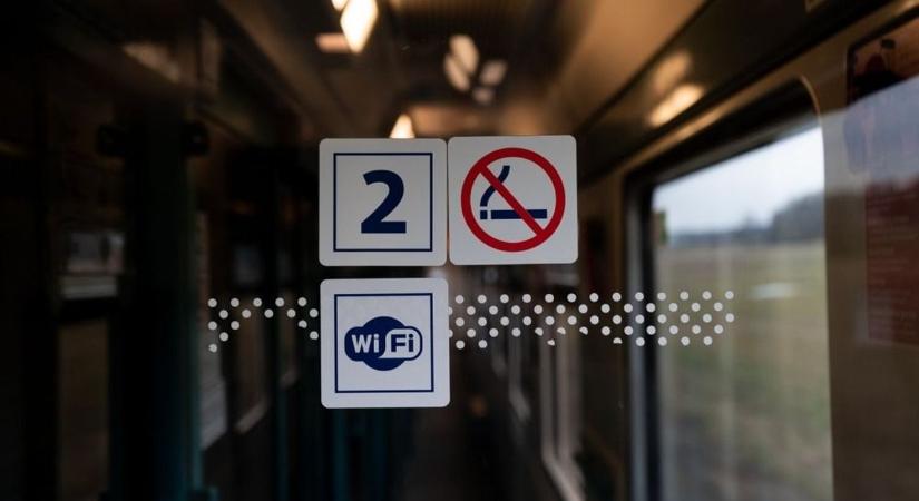 Egy slukk is elég: brutális bírság jár a vonaton dohányzóknak
