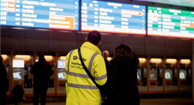 Téglával dobálták őket vagy rájuk lőttek – csaknem 180 alkalommal támadták meg tavaly a MÁV dolgozóit