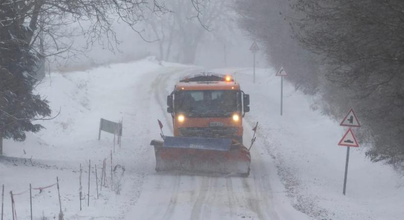 Közel 30 iskolában rendeltek el rendkívüli szünetet a hideg miatt