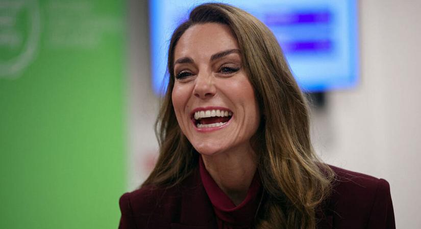 Kedves képpel köszöntötte Katalin hercegnét Károly és Kamilla