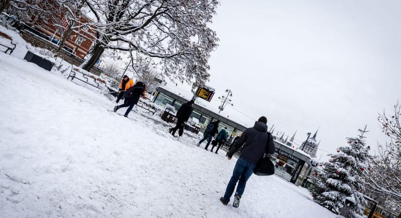 27 iskolában rendeltek el szünetet a hideg és a hóhelyzet miatt, 40-ben online oktatásra álltak át