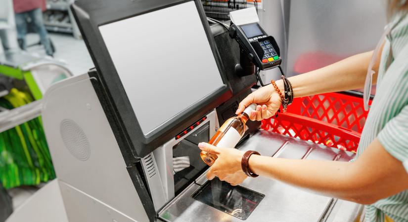 Ezért erőltetik annyira az önkiszolgáló kasszákat