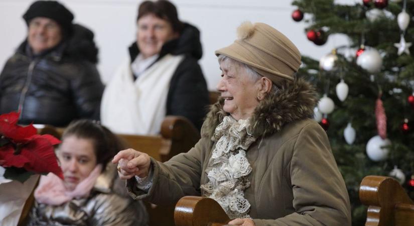Kilencven évnyi szeretet és hála: vasárnapi istentiszteleten ünnepelték a versmondót (galéria)