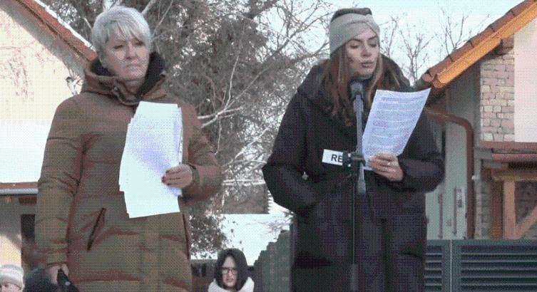 Mínuszokban is tüntettek a gigaberuházás ellen Fonyódon a civilek