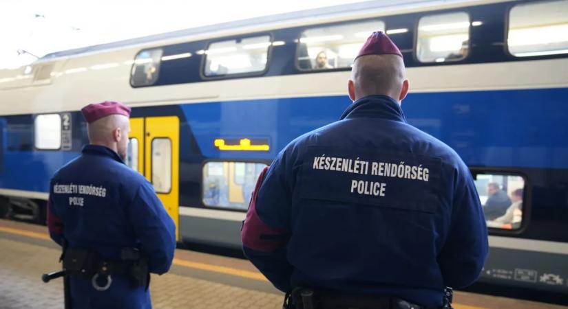 Pisztolylövés, paprika-spray, tégla dobálás: ennyi alkalommal támadtak MÁV-osokra 2025-ben