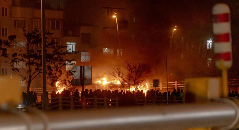 Hiába kapcsolták le az internetet, folytatódnak a tüntetések Iránban