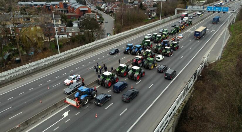 Belgiumban több autópálya forgalmát akadályozzák az EU–Mercosur megállapodás ellen tiltakozó gazdák
