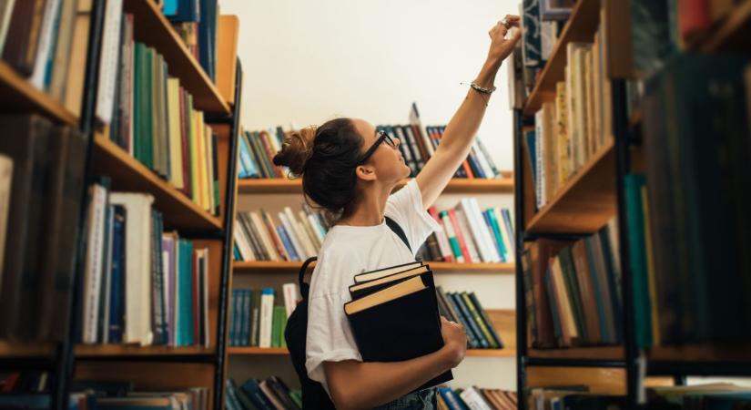 Hagyd a TikTok-ot másra, ingyenes könyvtári tagság a 25 év alattiaknak Siófokon