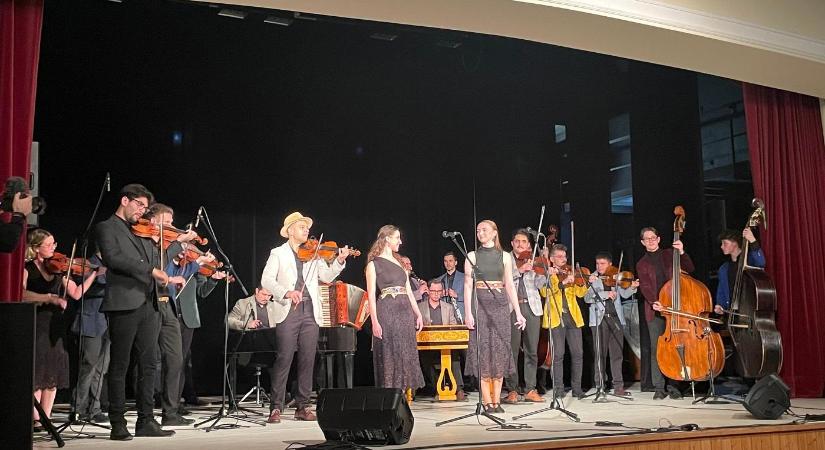 Lemezbemutató koncerttel ünnepelt a Felvidéki Banda Rozsnyón