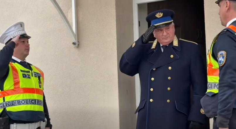 Megható pillanatok: így indult utolsó bevetésére a hajdú-bihari rendőrfőkapitány