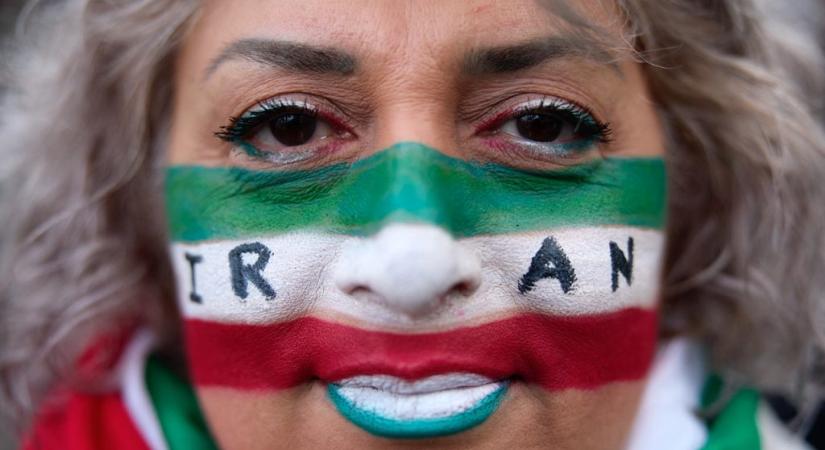 Az iráni elnök külföldi ellenségekre fogja a tüntetéseket, de hajlandó tárgyalni