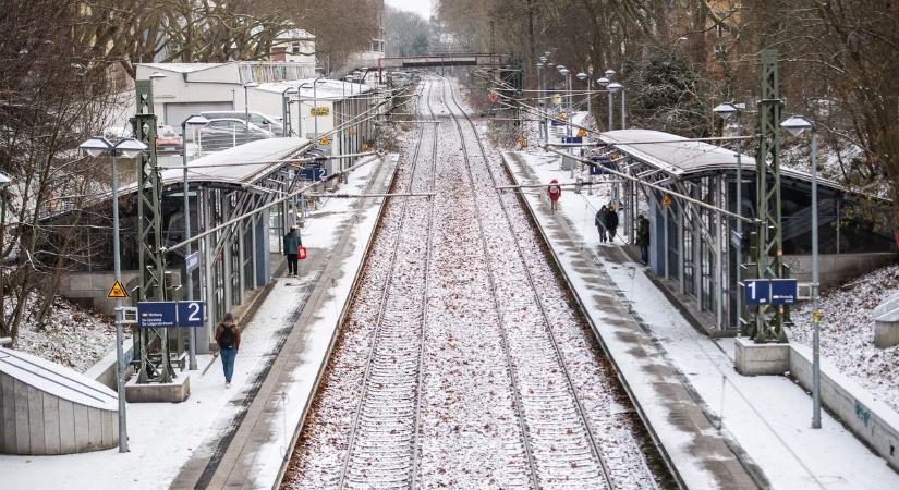 Káosz Európában: hótorlaszok, áramkimaradások, halálos áldozatok a téli vihar után