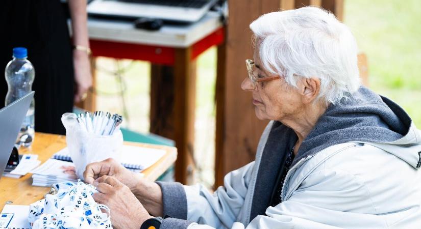 “Ez a nyugdíjasok zömét nem zavarja, ha éhen halnak, akkor is a Viktorra szavaznak!” Olvasóink véleménye arról, hogy az átlagnyugdíjak lemaradtak a bérektől