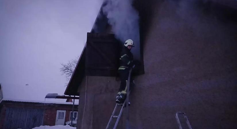 Melléképületben keletkezett tűz a Huszti járásban