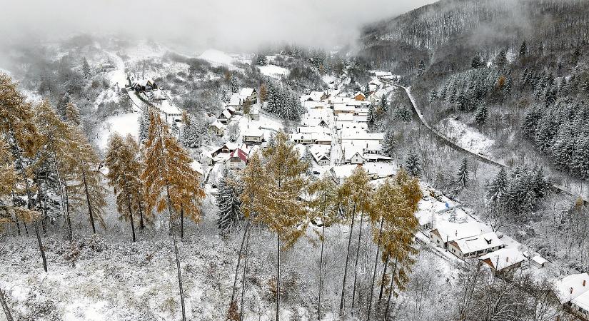 Durvul a helyzet: több utat le kellett zárni a hófúvások miatt