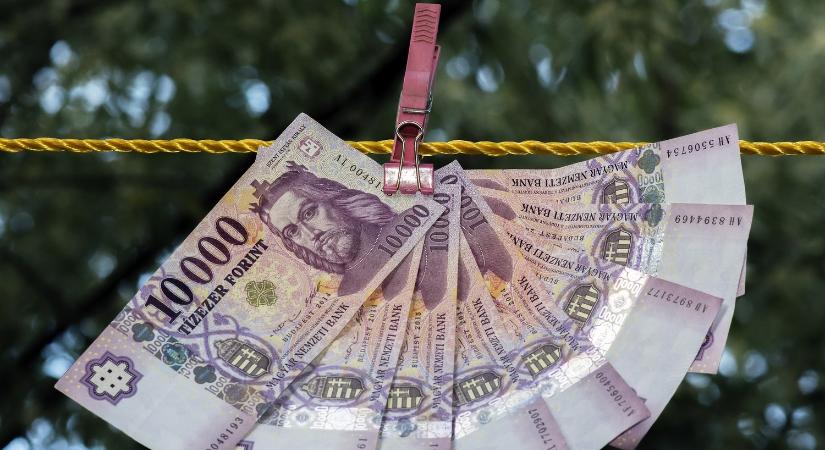 Olyan javaslat érkezett, ami után iszonyú sok pénz jelenhet meg rengeteg magyar bankszámláján