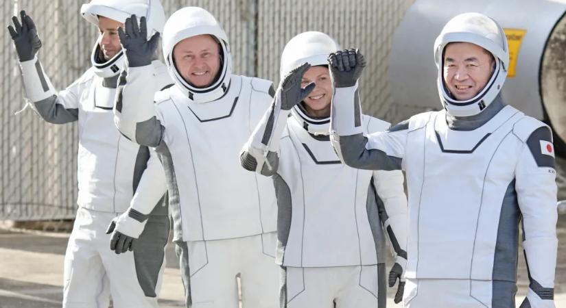 Az egyik űrhajós egészségügyi problémája miatt evakuálják a Crew-11 teljes legénységét